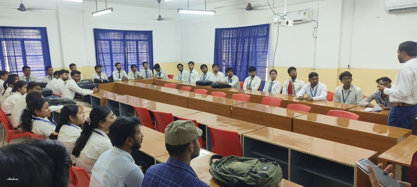 A Techimpace mentor addressing a full classroom of students during a pre-placement mentorship session